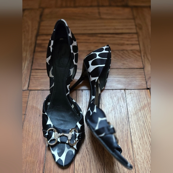 Pristine Gucci Swarovski Crystal Black & White Satin Animal print Pump main image 3